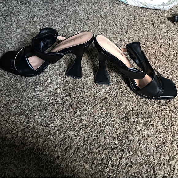 NWOT Black slip on fancy heel sandals - Picture 8 of 10
